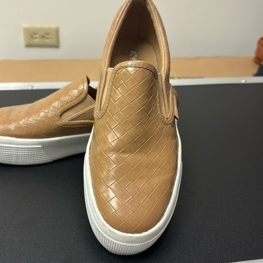 Superga women’s Tan slip ons with anti slip sole size 39.5